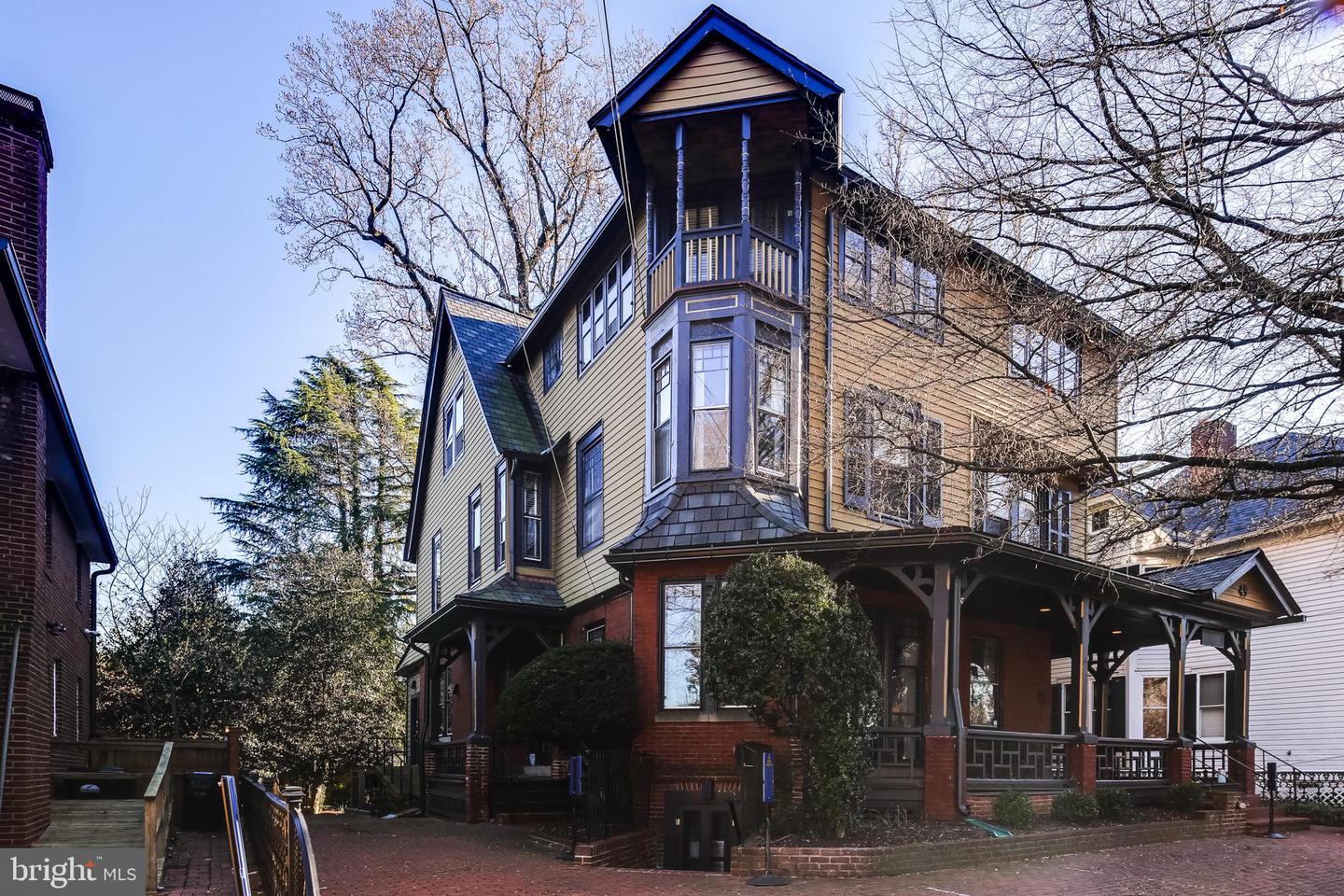 49 College Ave