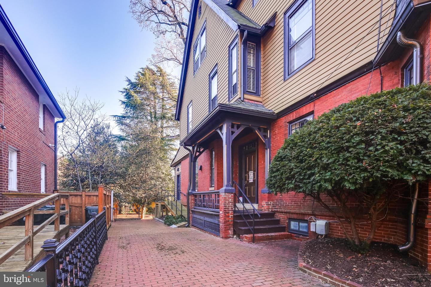 49 College Ave