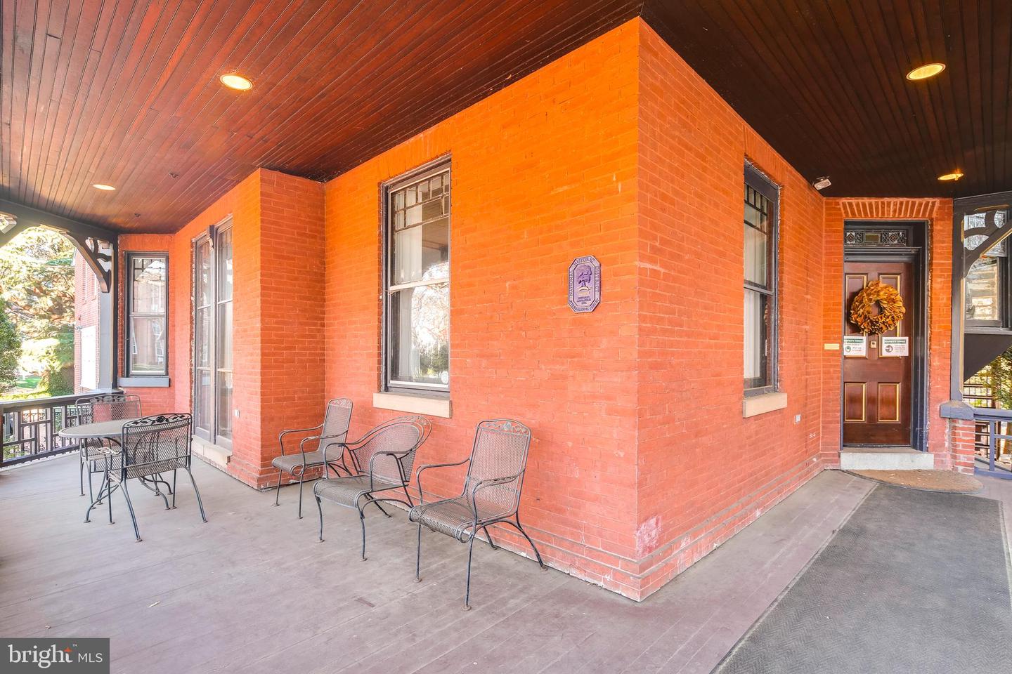 49 College Ave
