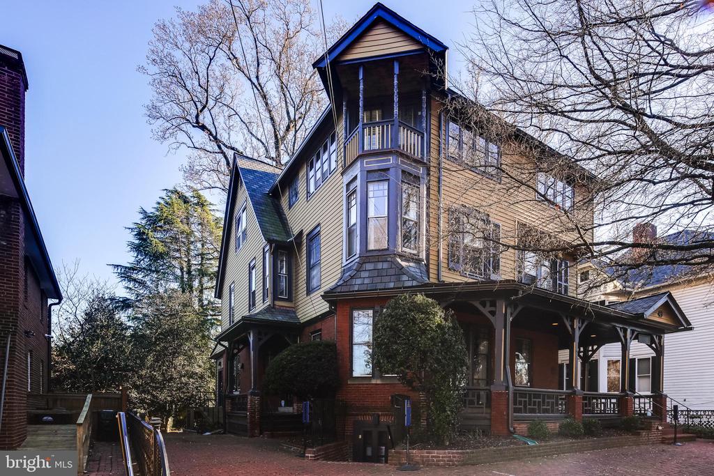 49 College Ave