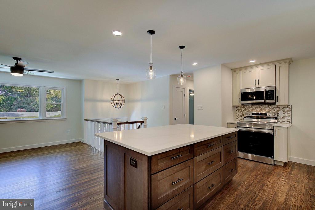 1273 Pine Hill Dr