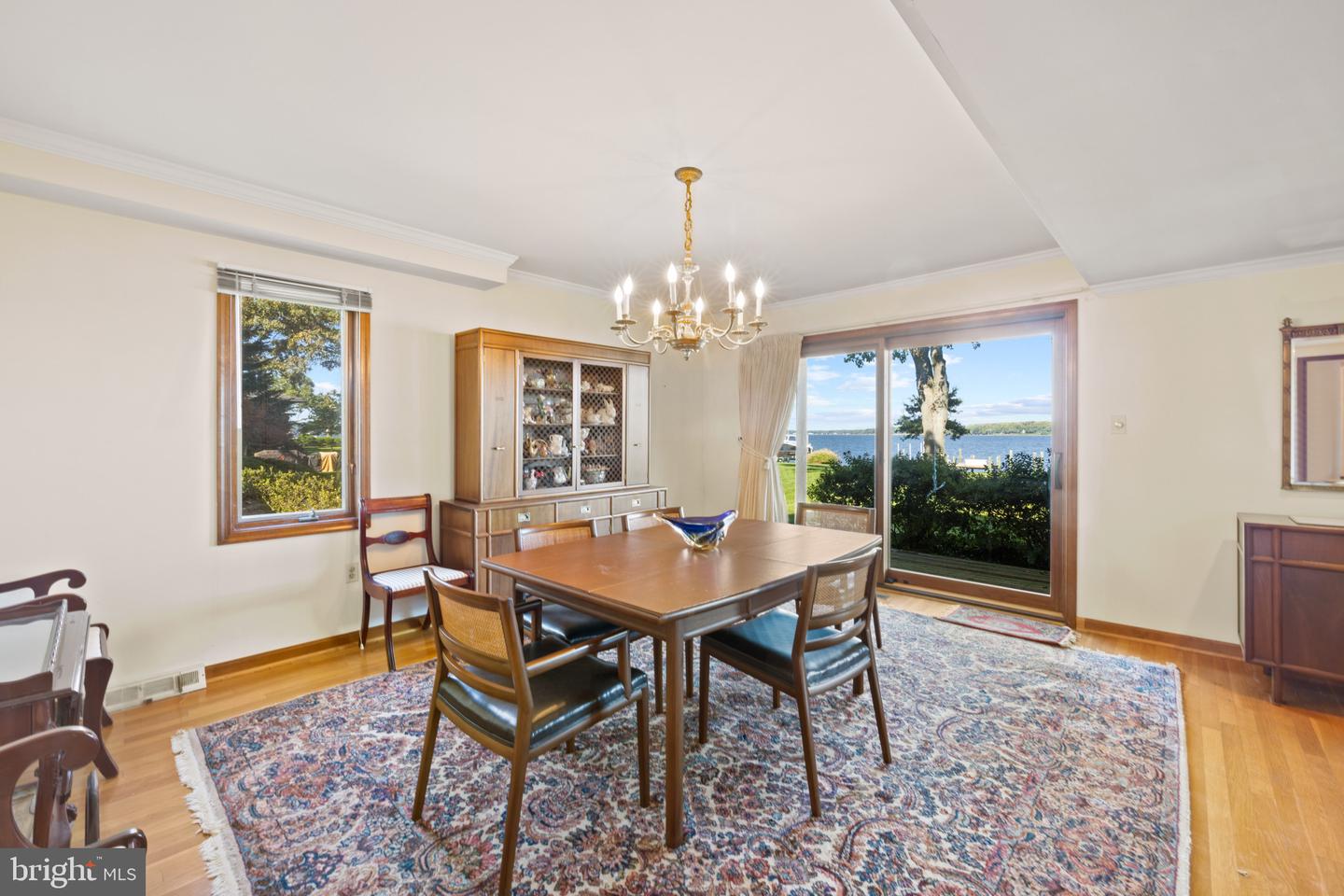 953 Magothy Ave