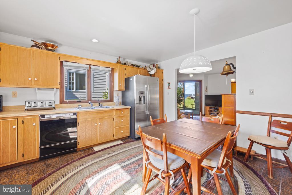 953 Magothy Ave