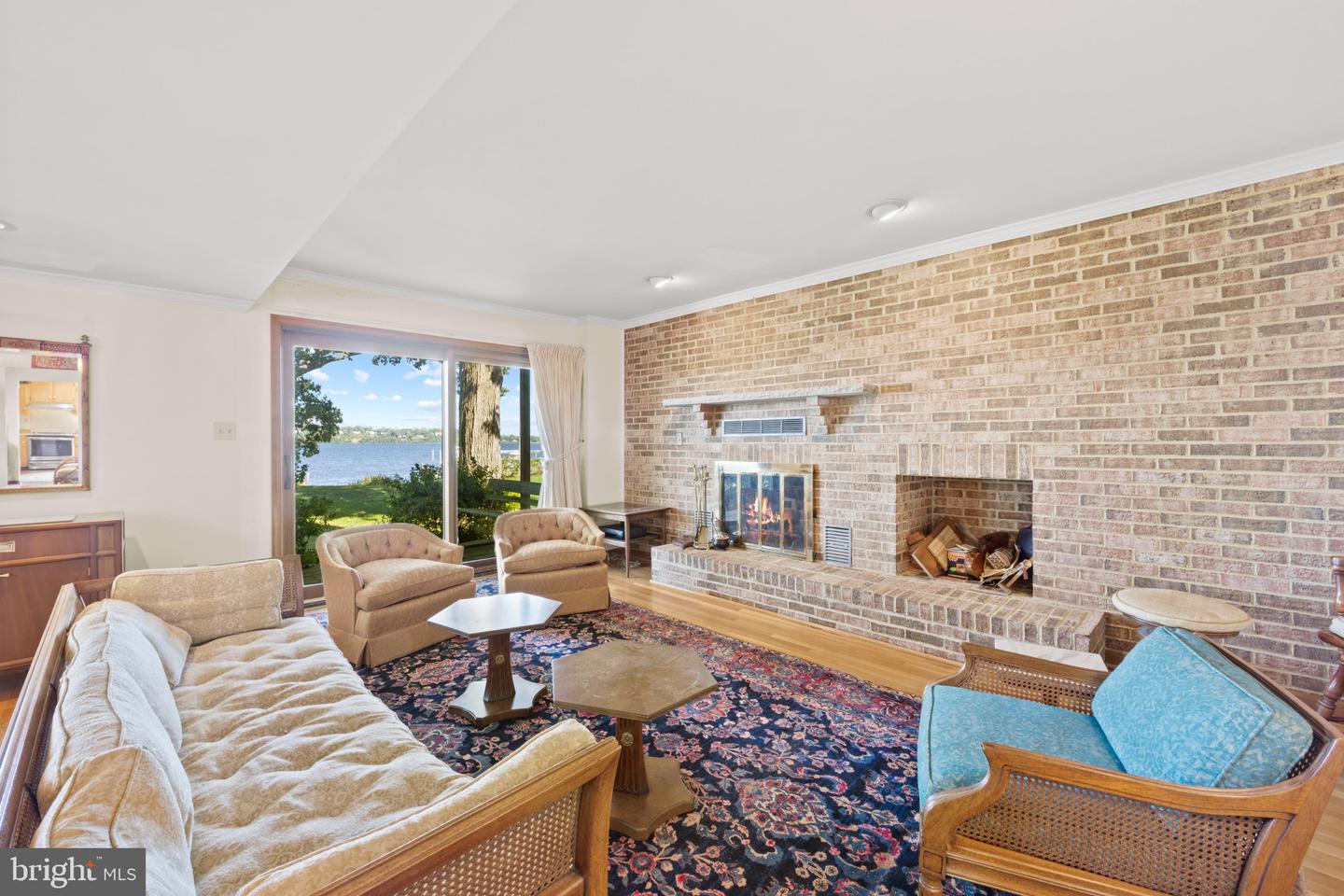 953 Magothy Ave