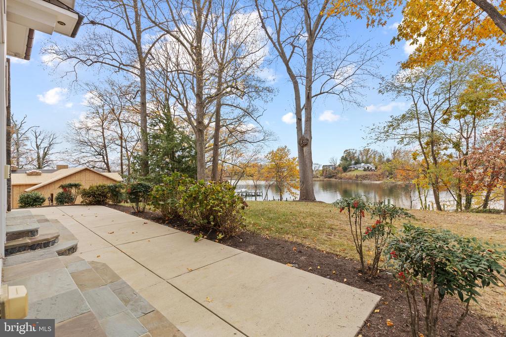 530 Edgewater Rd