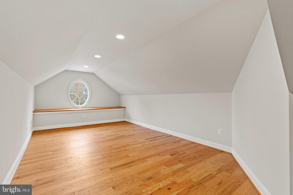 530 Edgewater Rd