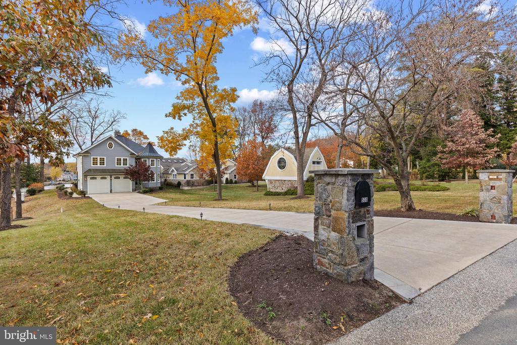 530 Edgewater Rd
