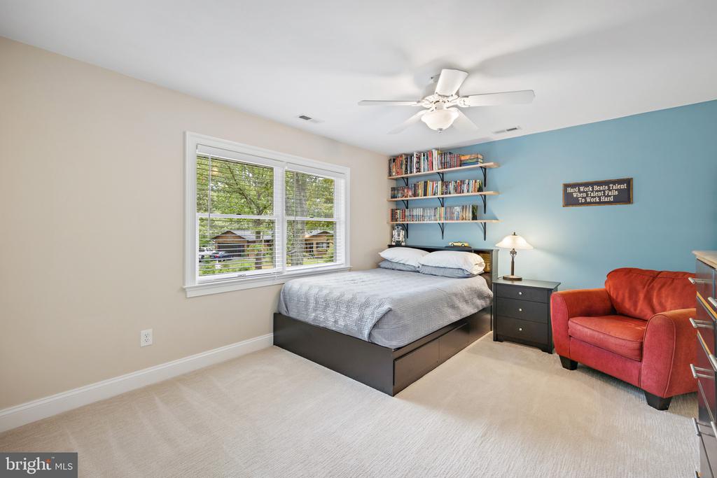 432 Maureen Ln