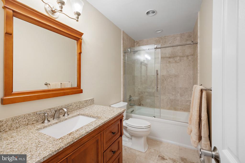 432 Maureen Ln