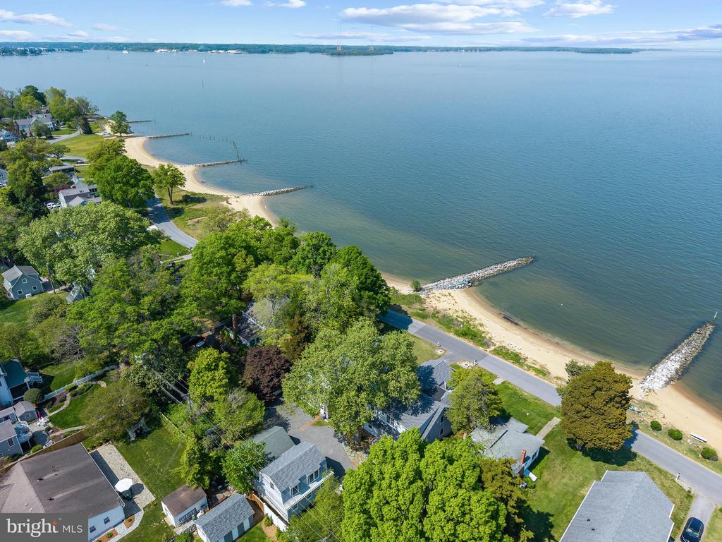 54 River Dr