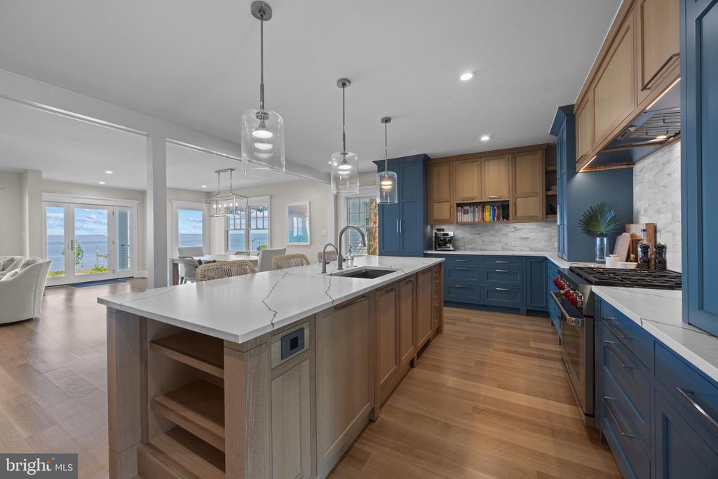 54 River Dr