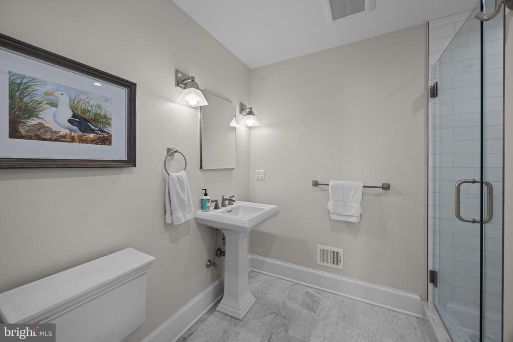 54 River Dr