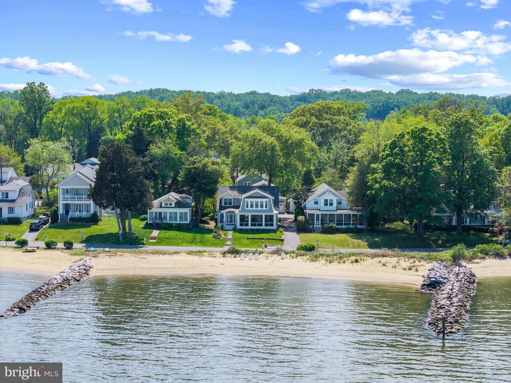 54 River Dr