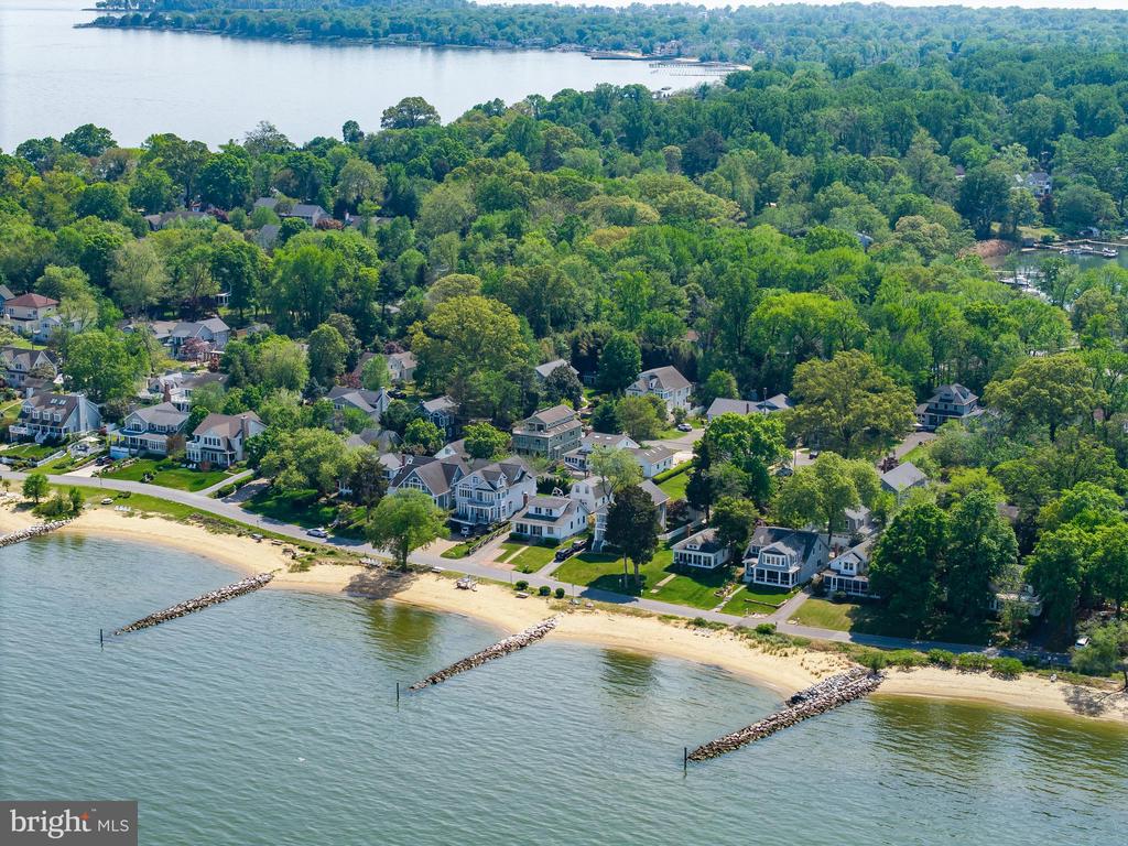 54 River Dr