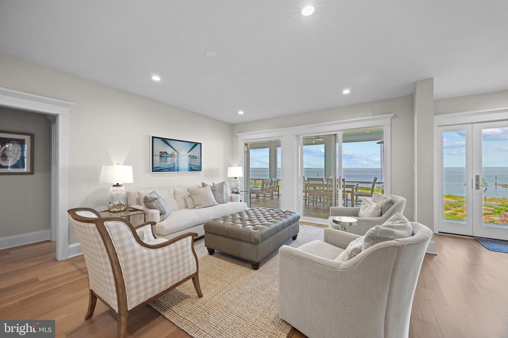 54 River Dr