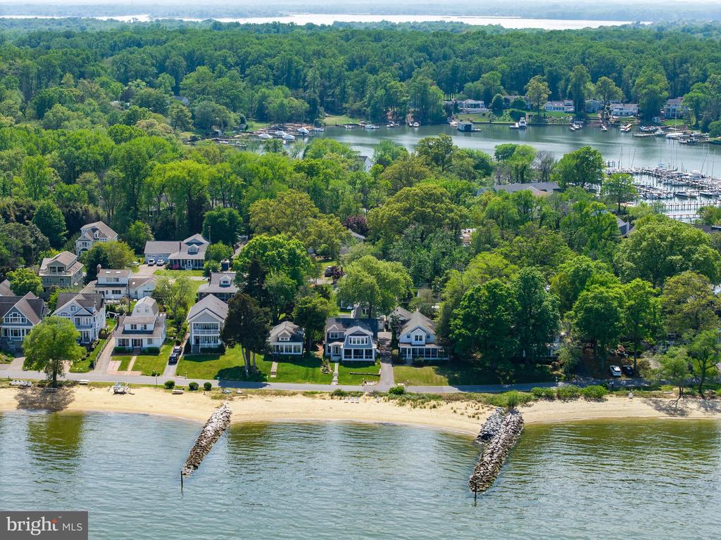 54 River Dr