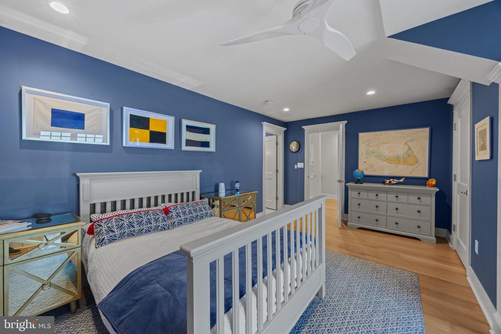 54 River Dr