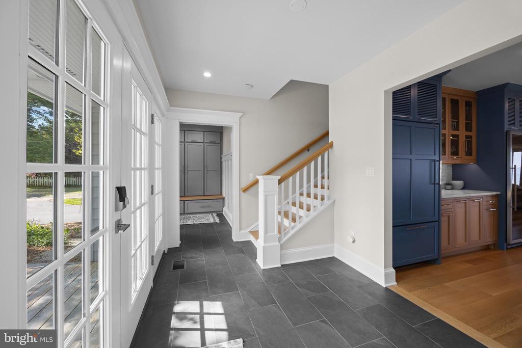 54 River Dr