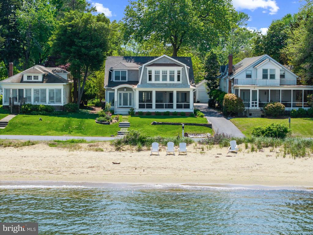 54 River Dr