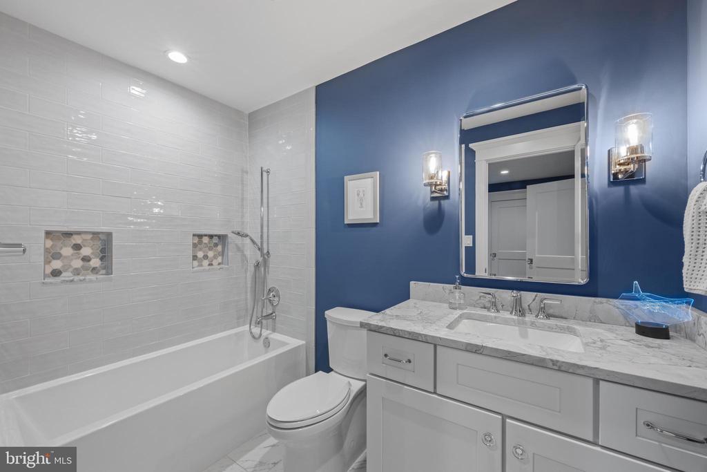 54 River Dr
