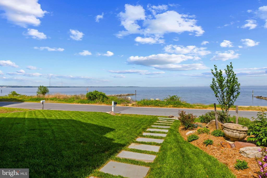 54 River Dr