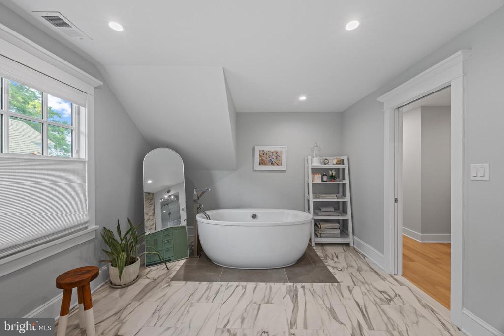 54 River Dr