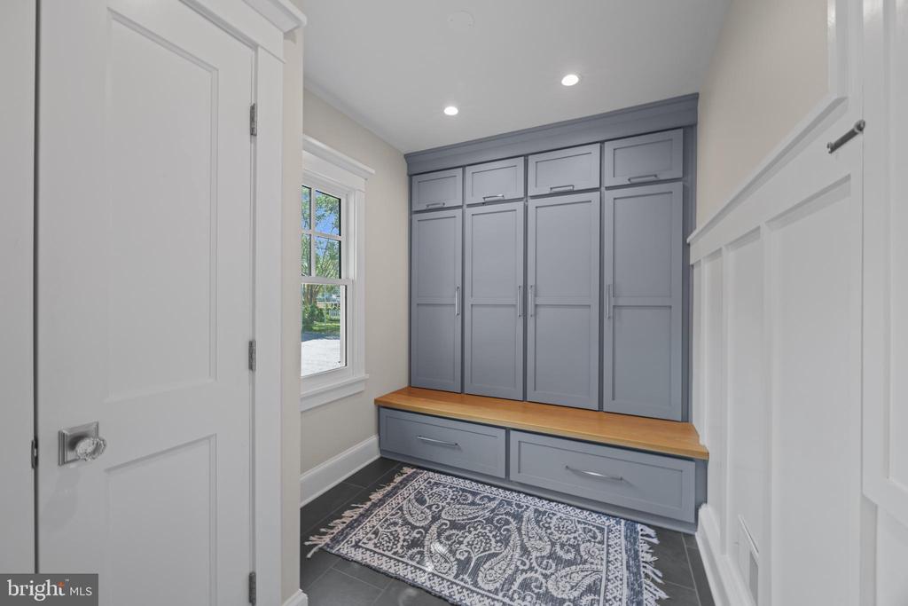 54 River Dr