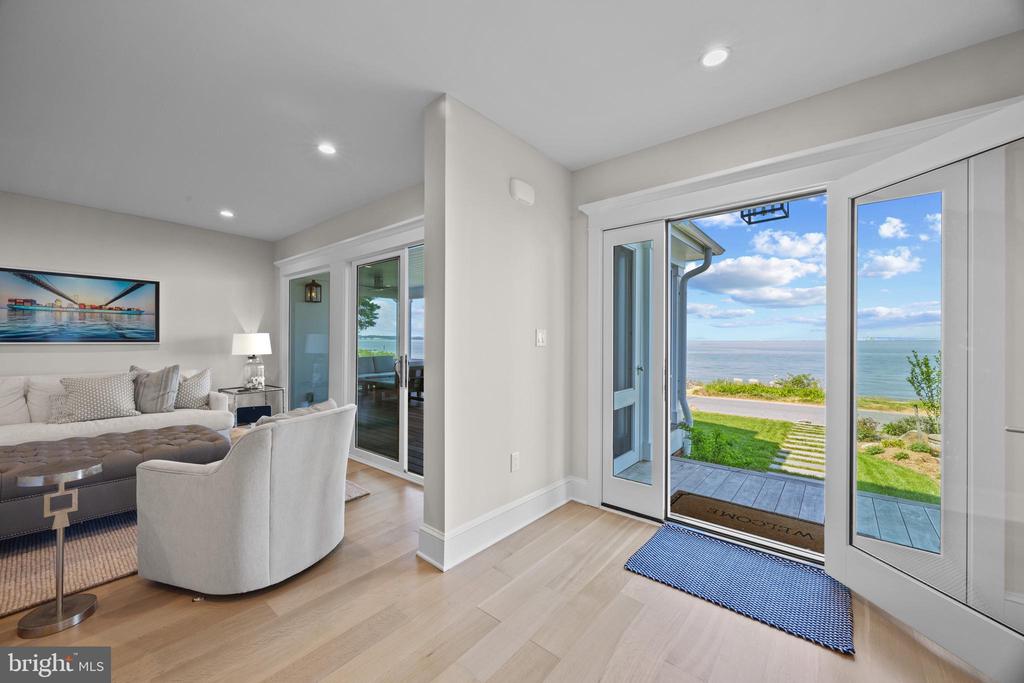 54 River Dr