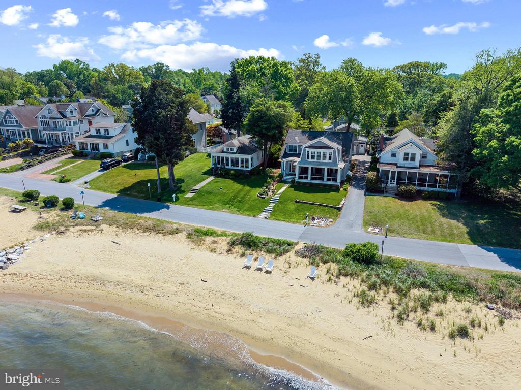 54 River Dr