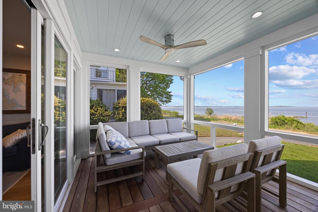 54 River Dr