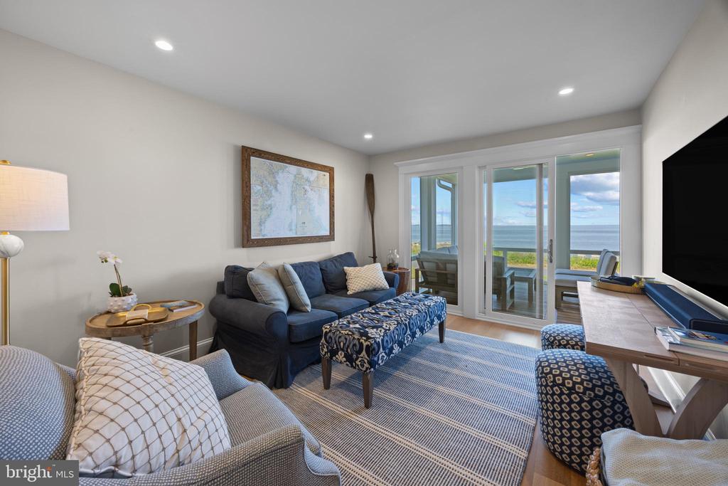 54 River Dr