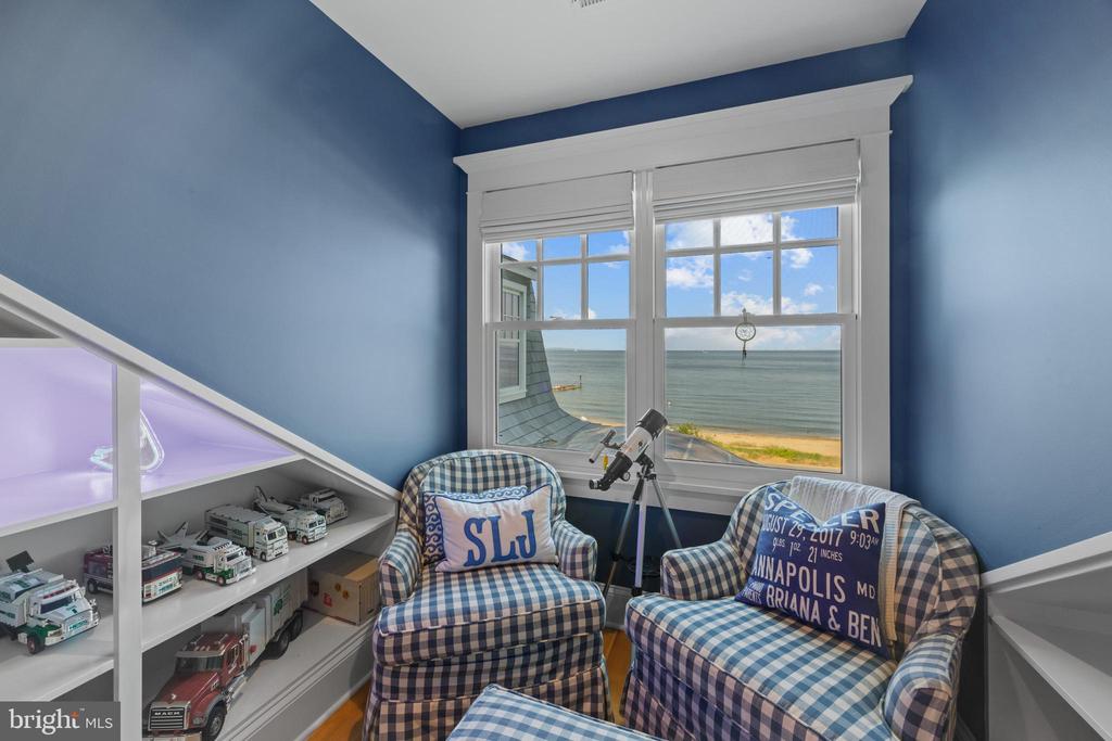 54 River Dr