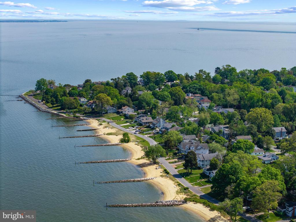 54 River Dr