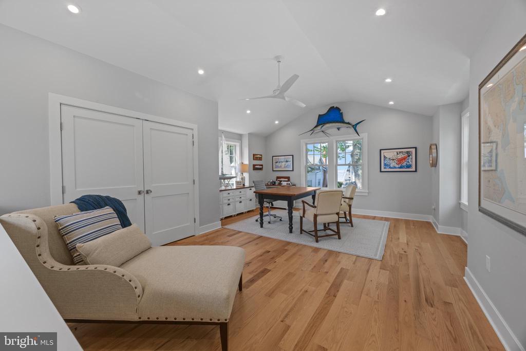 54 River Dr