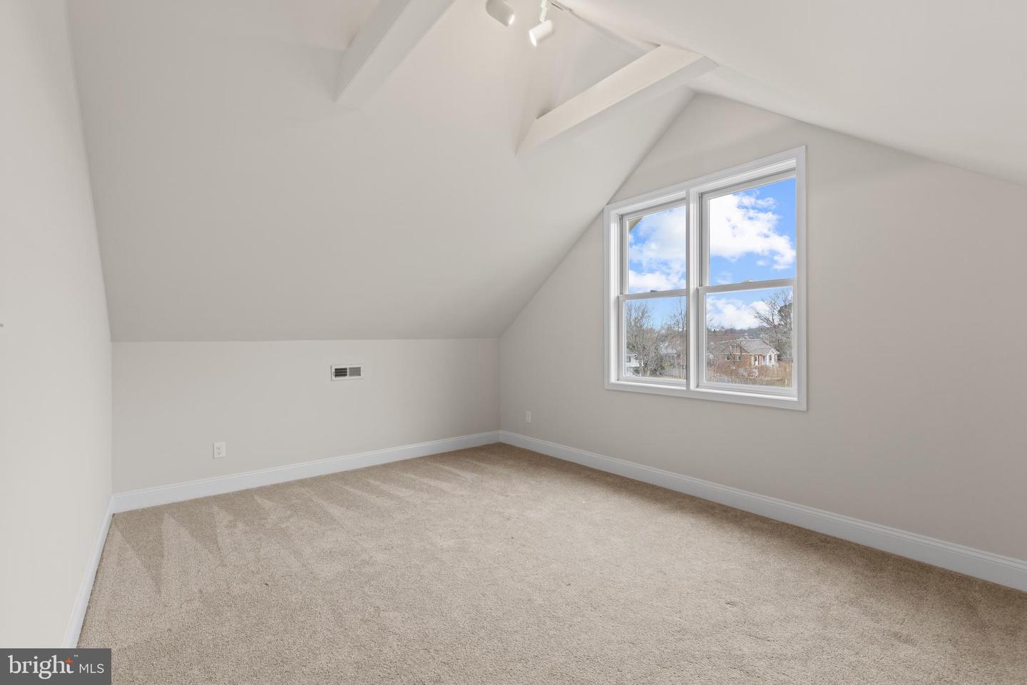 133 Lake View Dr