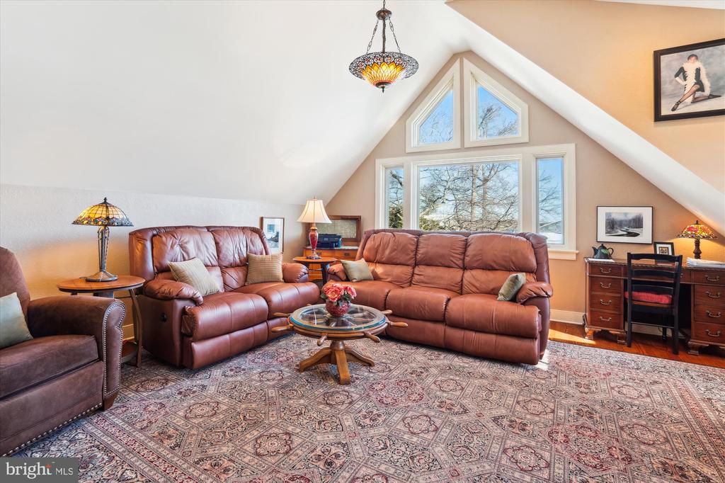 255 Long Point Rd