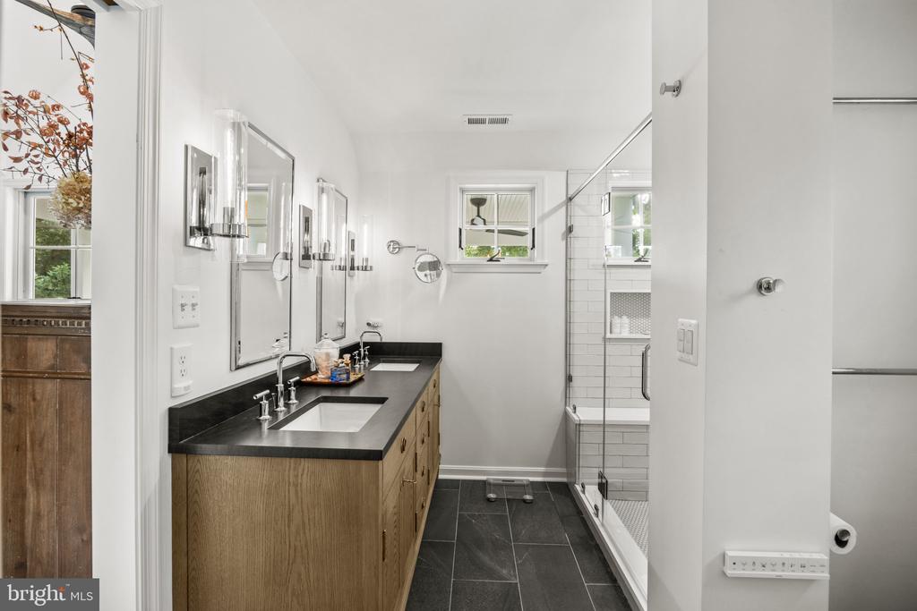 327 Riverview Trl