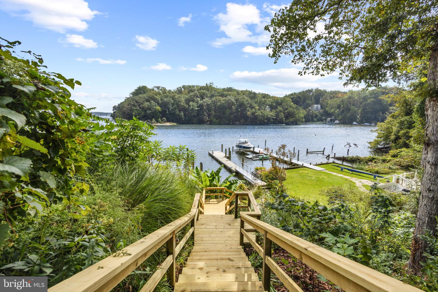 327 Riverview Trl