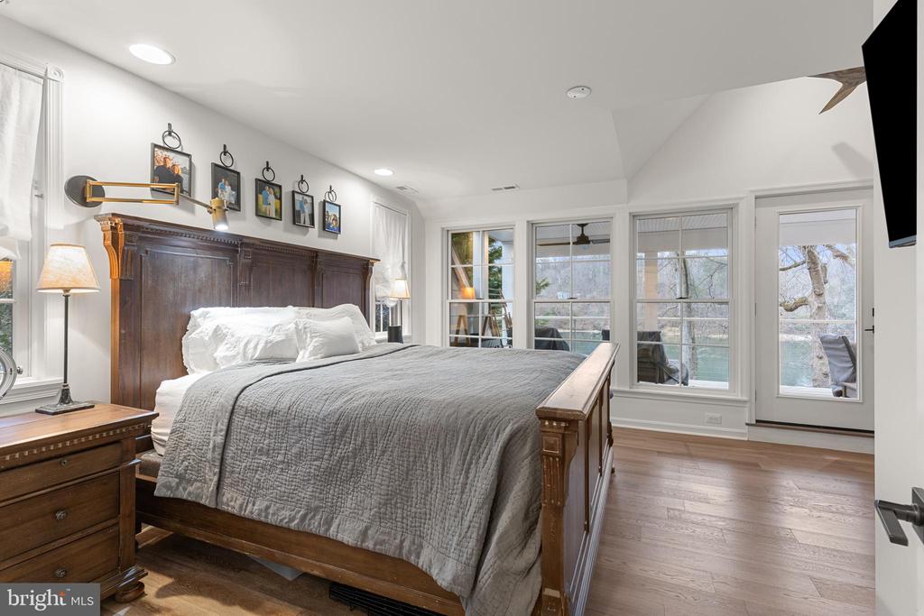 327 Riverview Trl