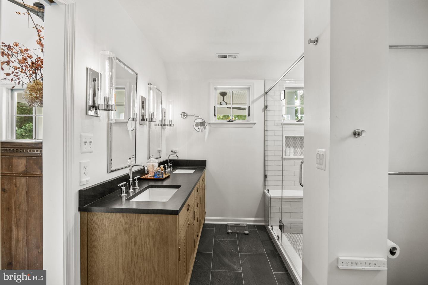 327 Riverview Trl