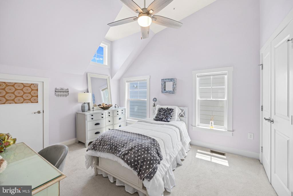 822 Bay Ridge Ave