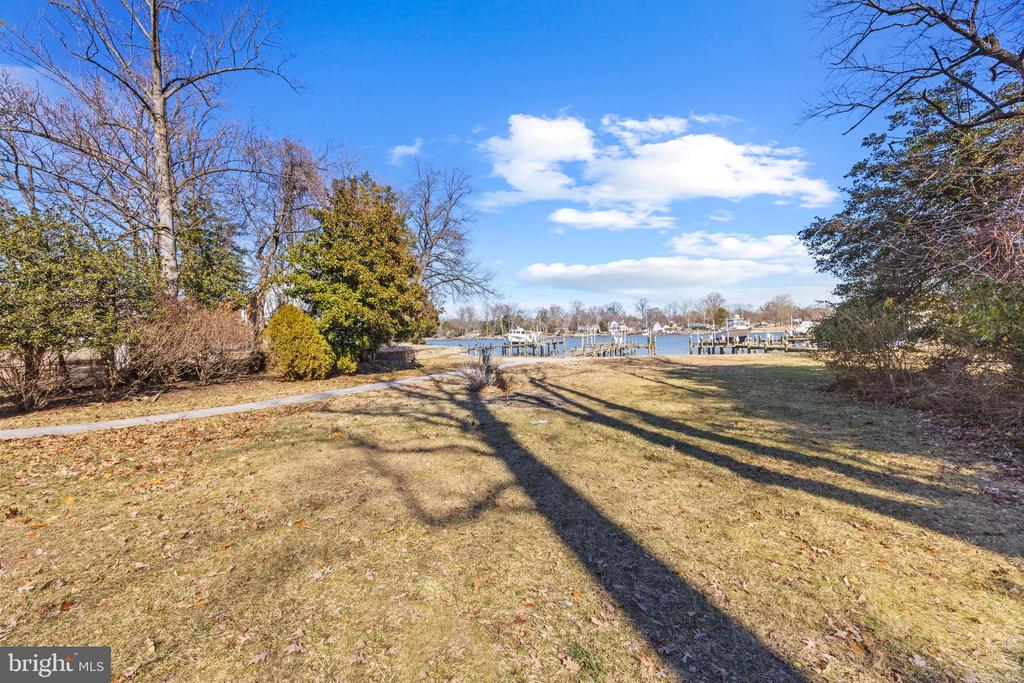 415 Edgewater Rd