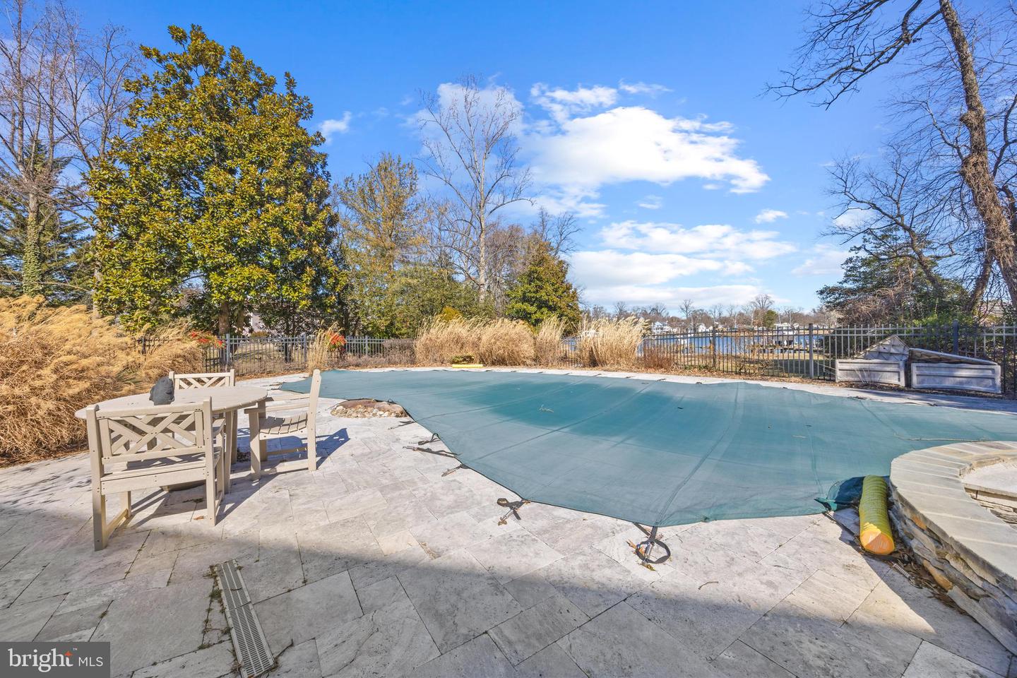 415 Edgewater Rd