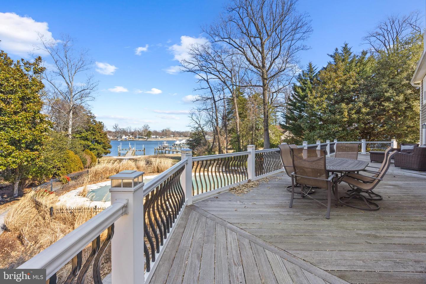 415 Edgewater Rd