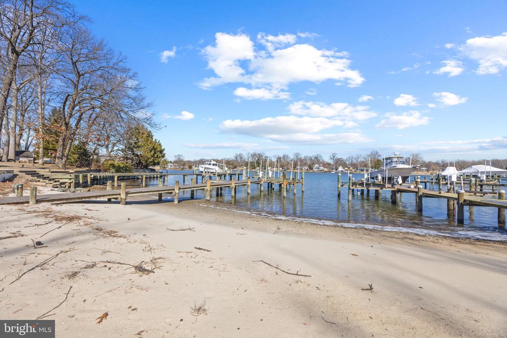 415 Edgewater Rd