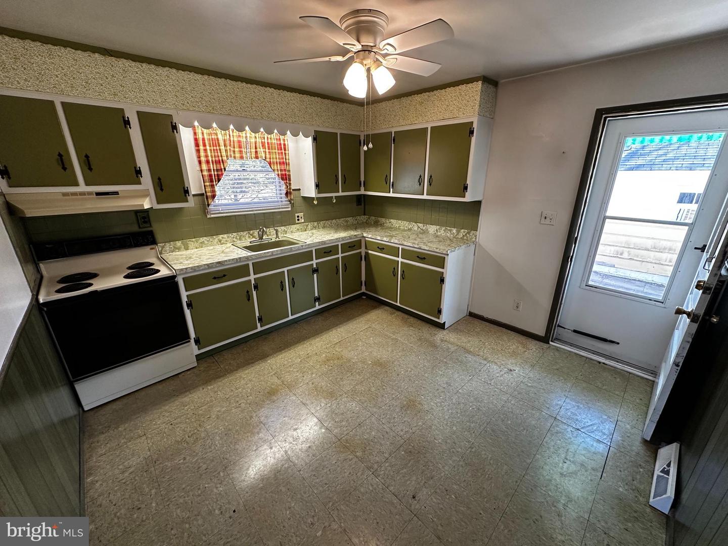106 Donaldson Ave