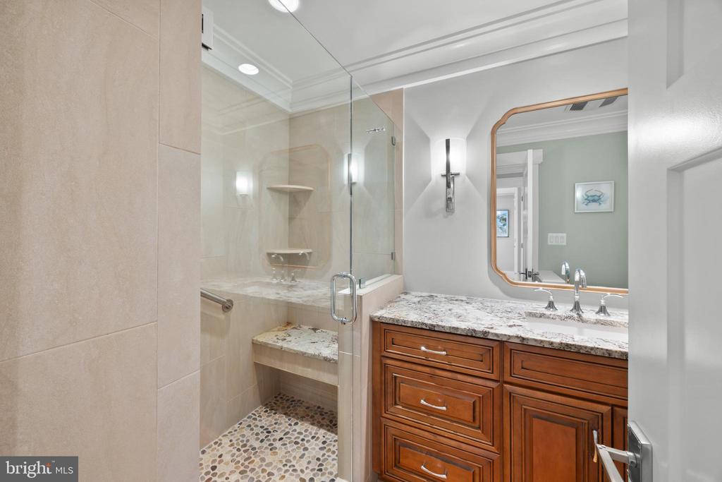 1709 Angelina Ct