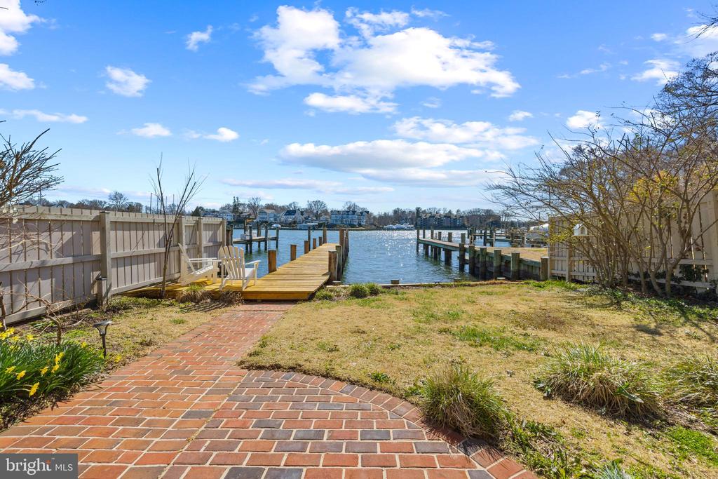 9 Shipwright St