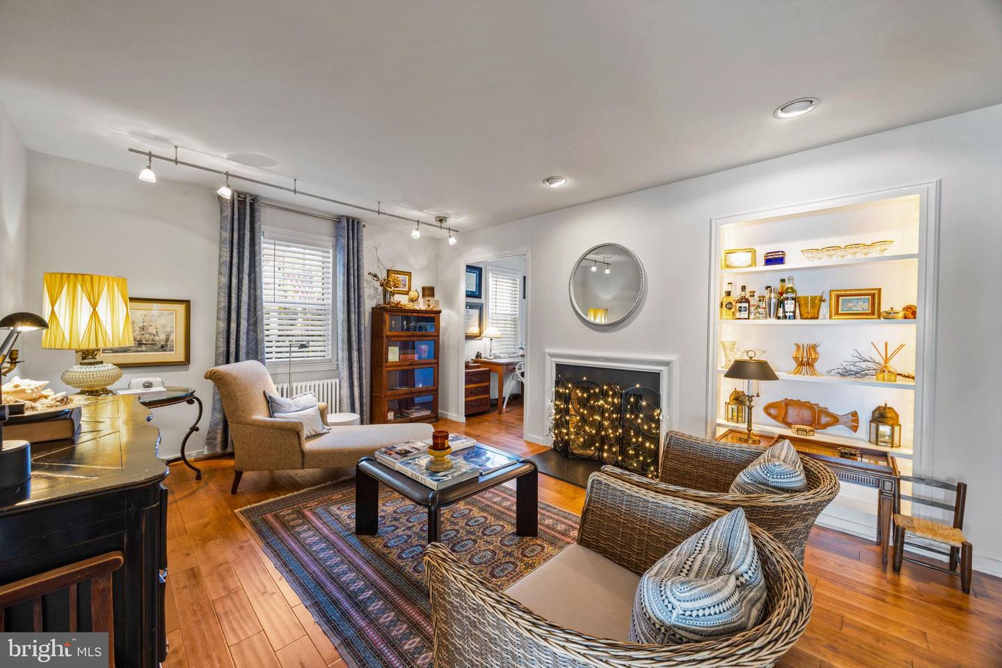 9 Shipwright St