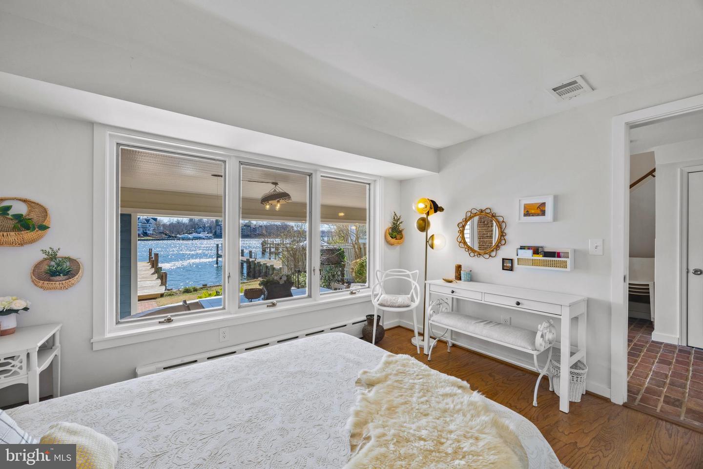 9 Shipwright St